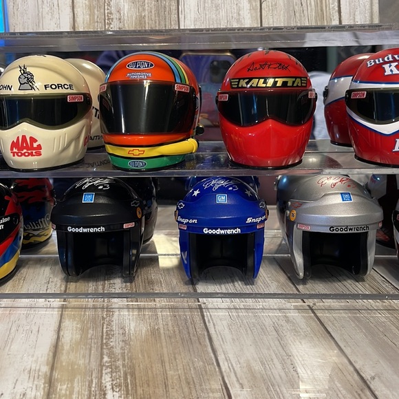 A set of 10 mini helmets. - Picture 2 of 4